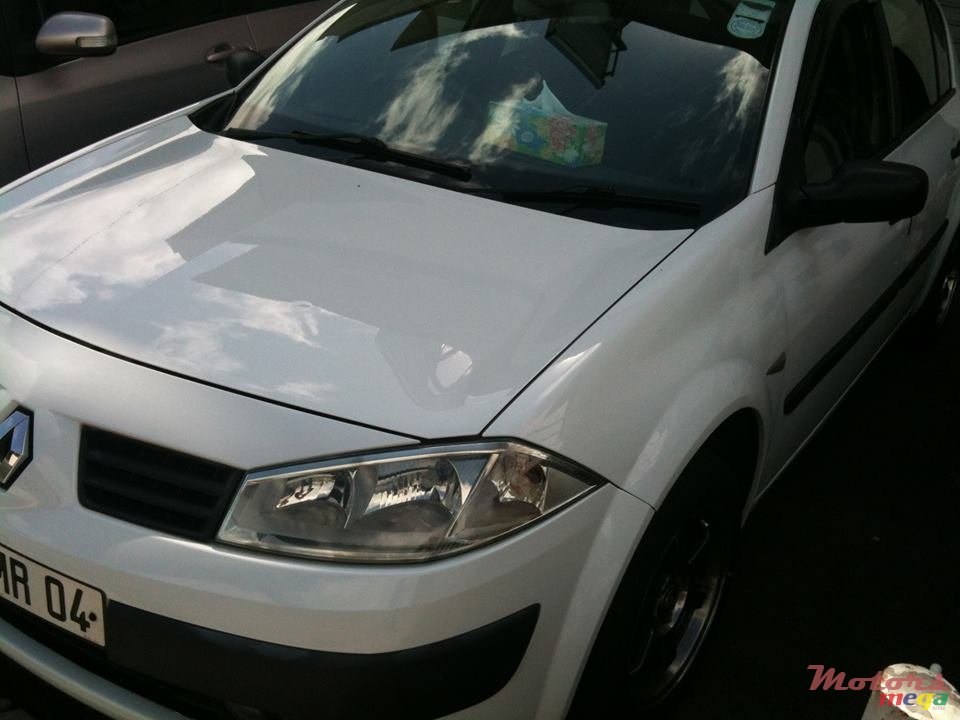 2004' Renault Megane photo #3