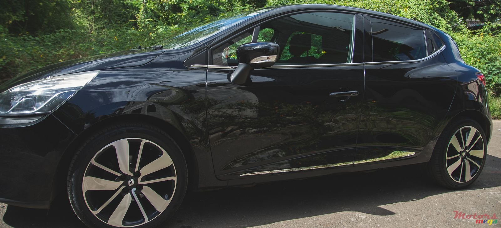 2015' Renault Clio photo #2