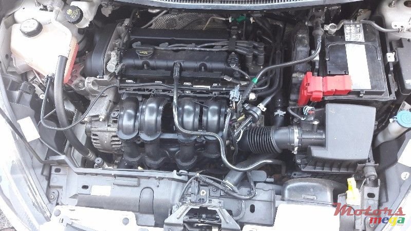 2011' Ford fiesta photo #2