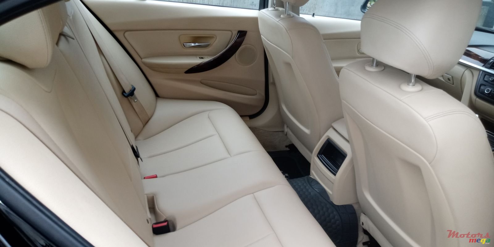 2014' BMW 3 Series Sedan photo #1