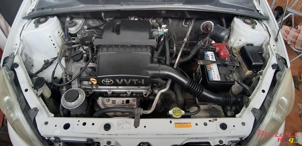 2004' Toyota Vitz photo #7