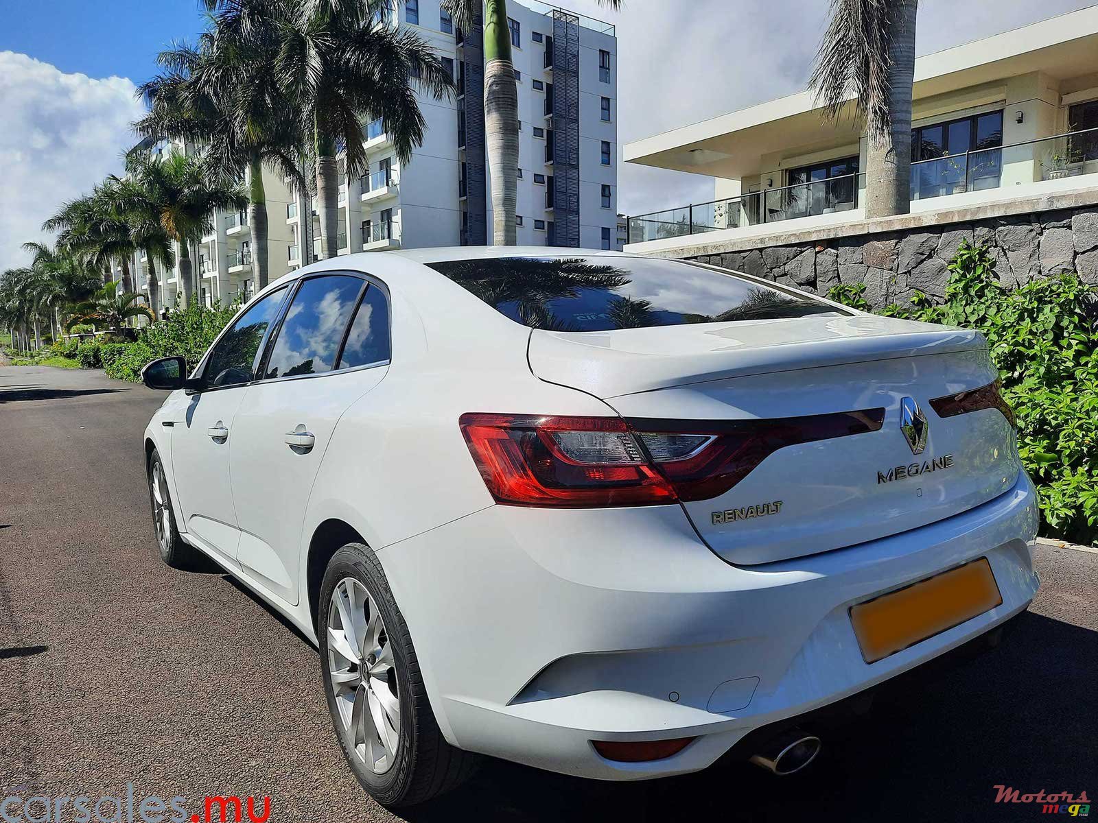 2017' Renault Megane Sedan photo #3
