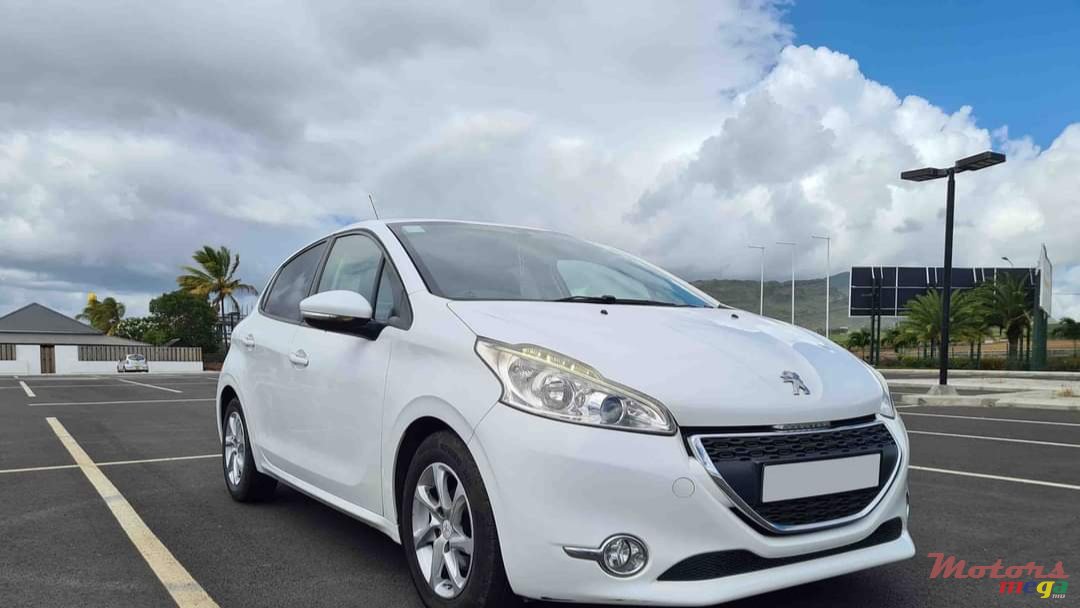 2012' Peugeot 208 photo #4