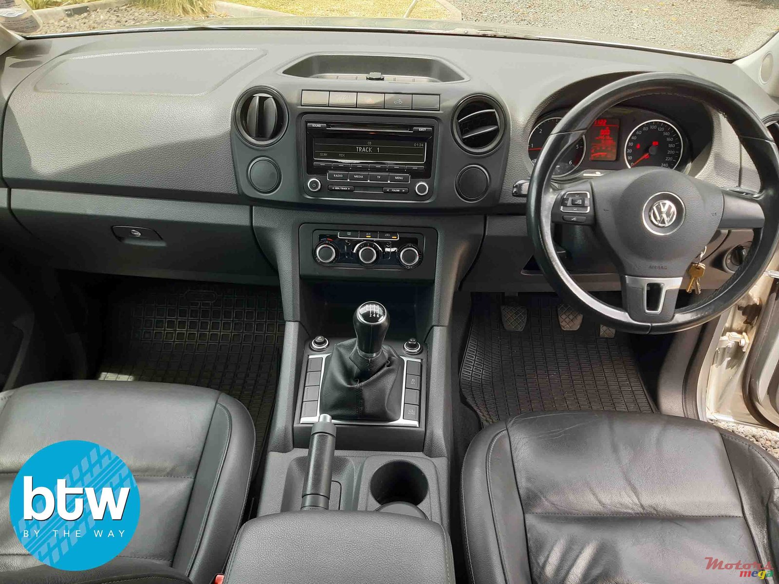 2015' Volkswagen Amarok 4X2 photo #5