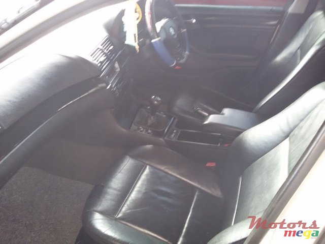 2000' BMW 318 photo #4