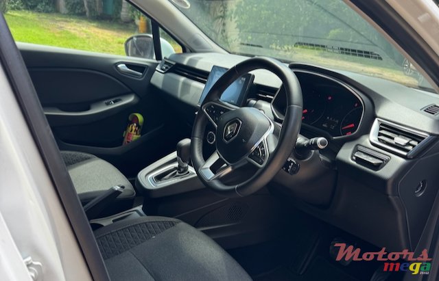 2021' Renault Clio photo #5