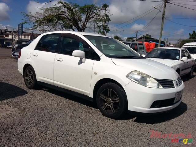 2006' Nissan Tiida photo #1