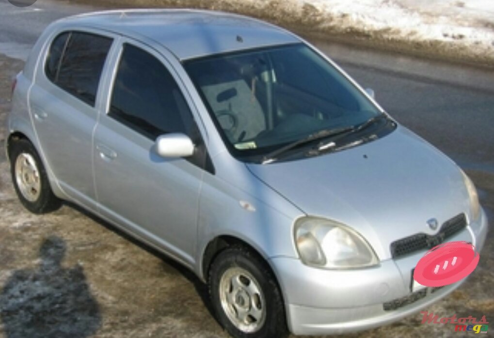 1999' Toyota Vitz photo #1
