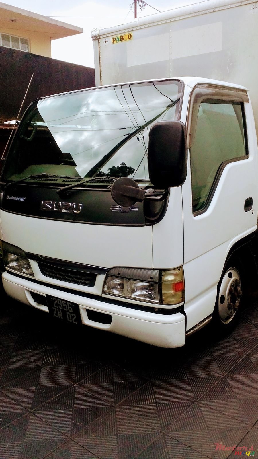 2002' Isuzu photo #2