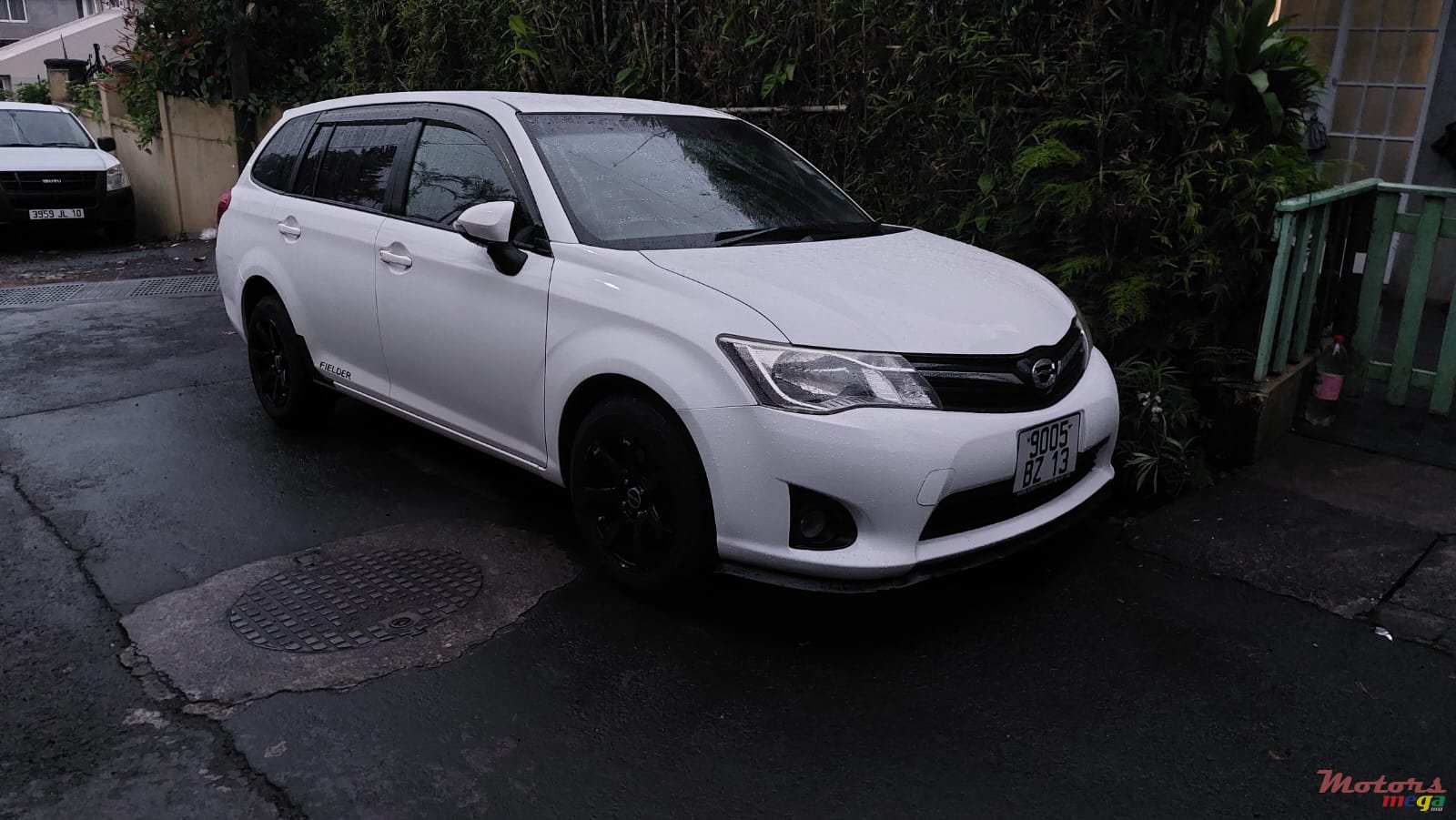 2013' Toyota Fielder photo #1