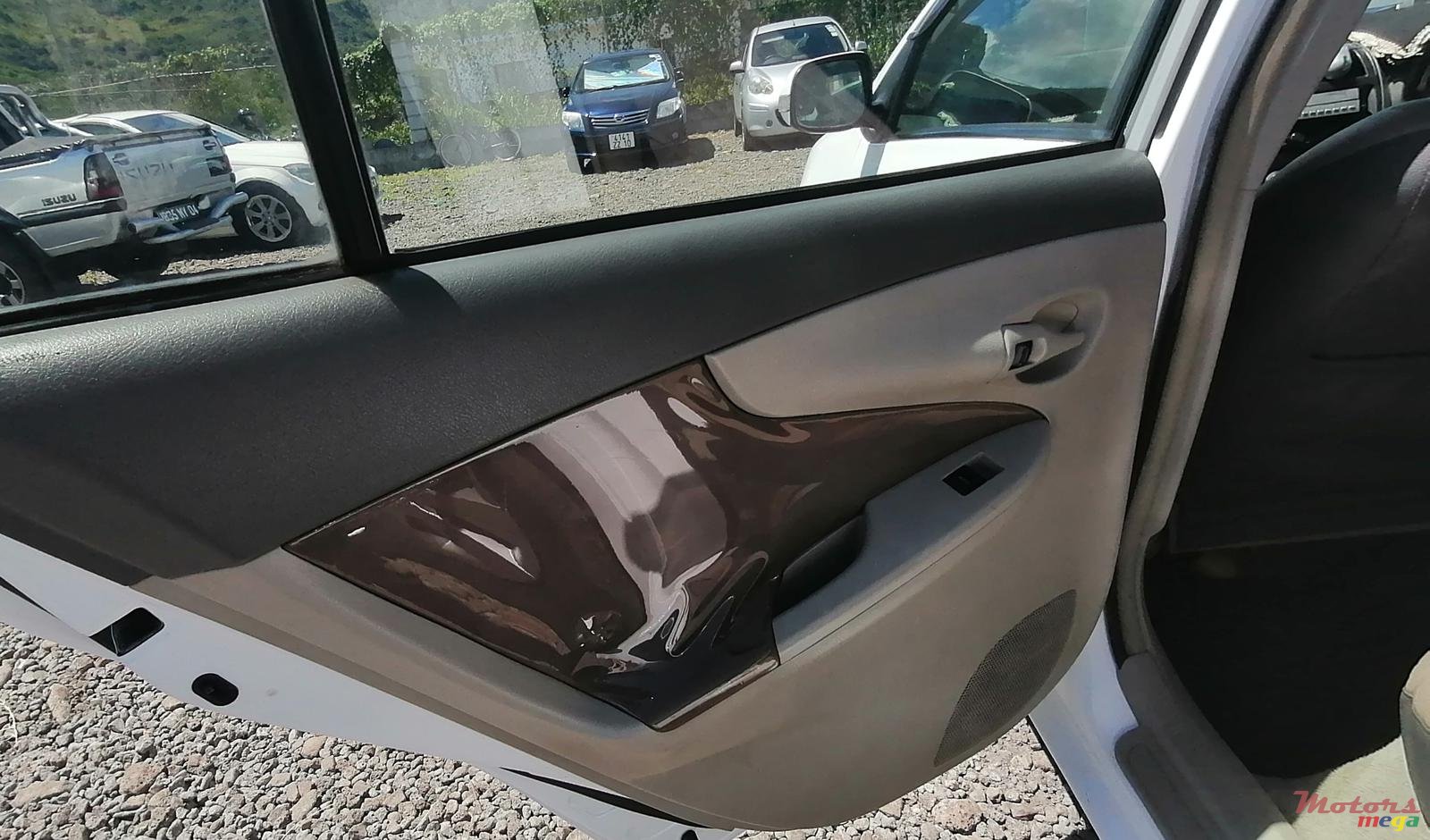 2006' Toyota Fielder photo #1