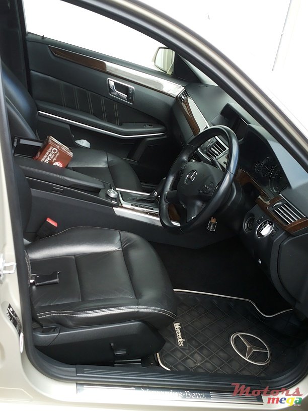 2011' Mercedes-Benz 200E photo #5