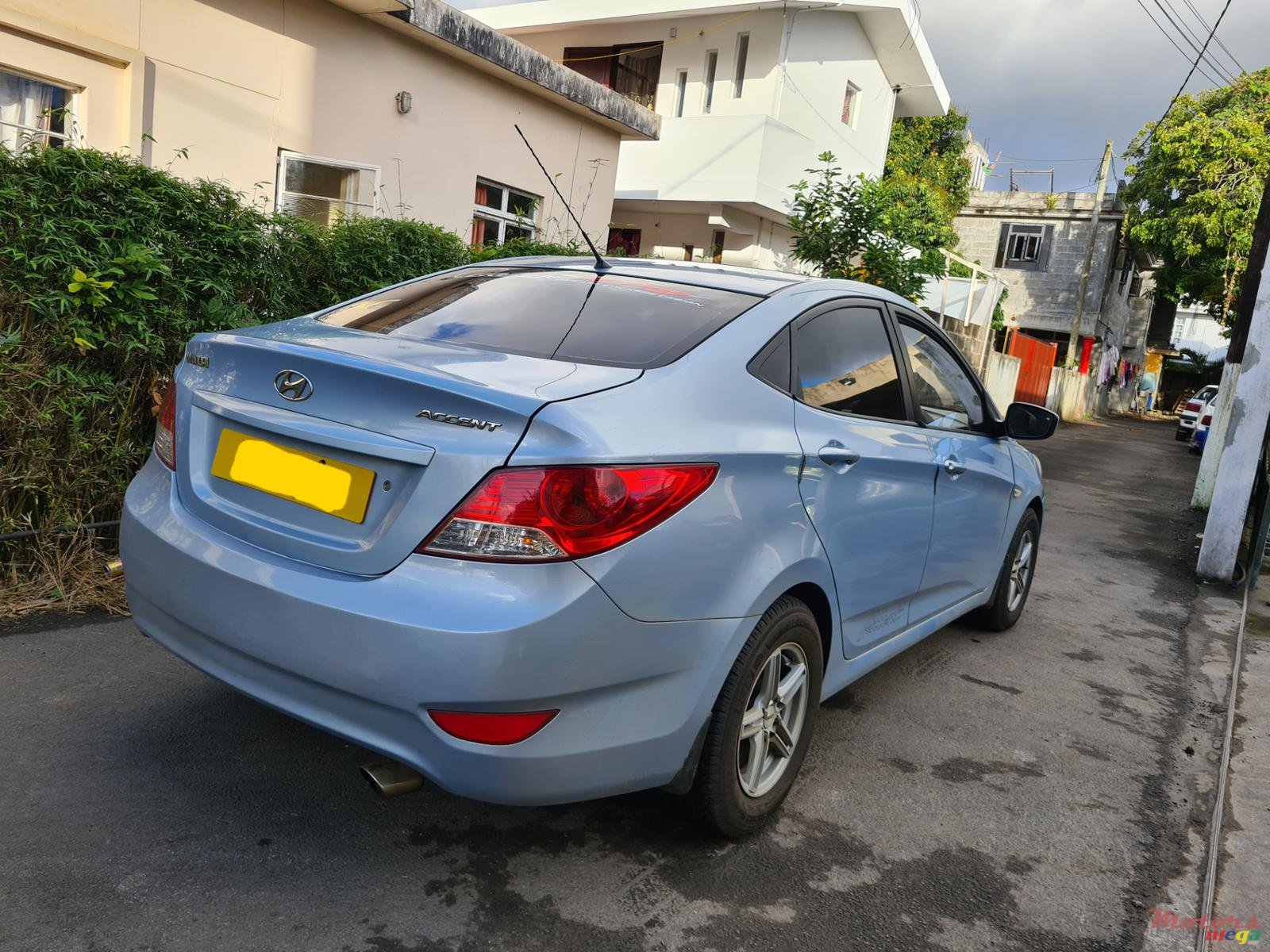 2012' Hyundai Accent Automatic photo #3