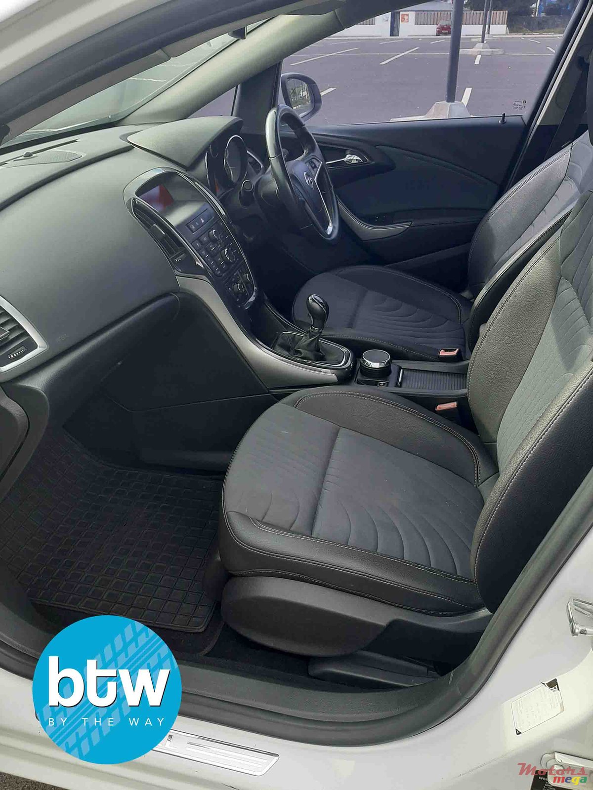 2014' Opel Astra photo #5