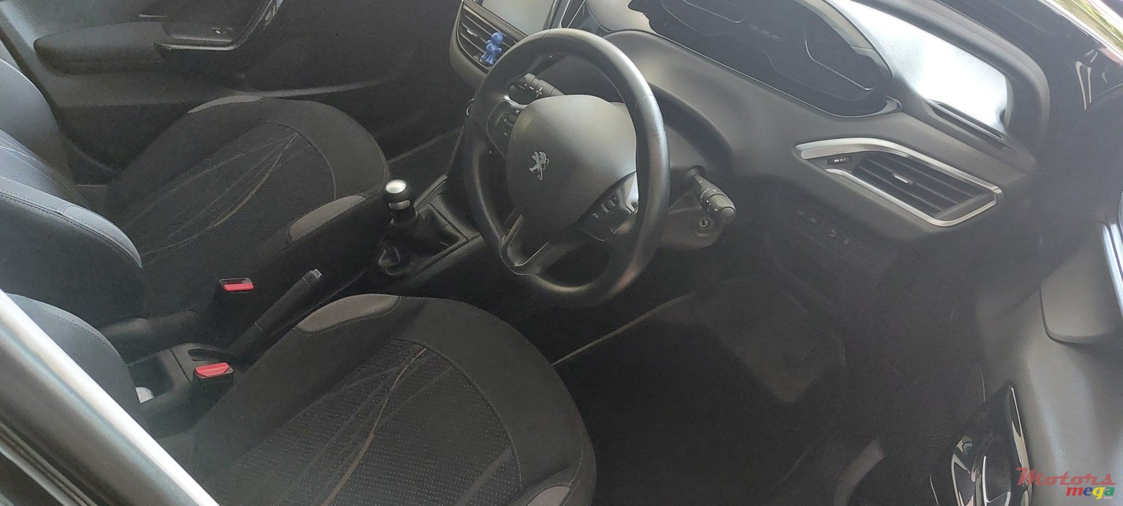 2013' Peugeot 208 photo #1