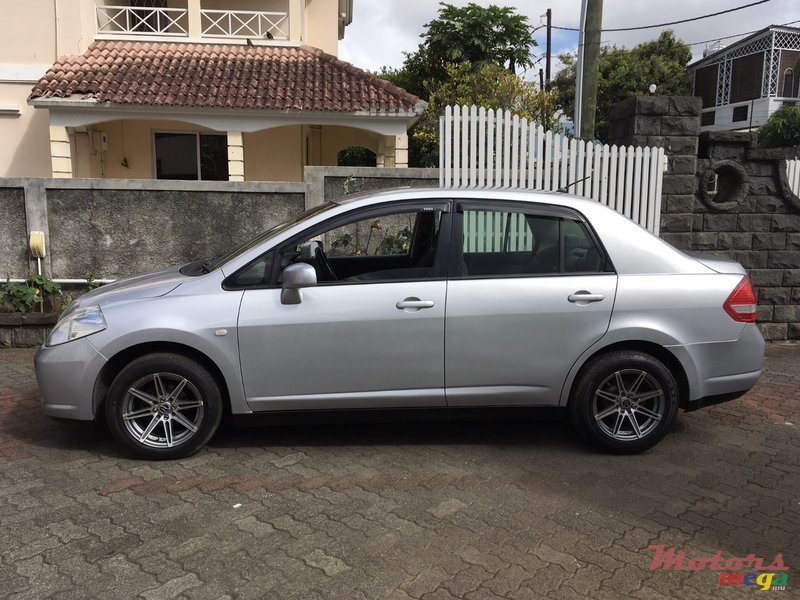 2004' Nissan Tiida photo #1