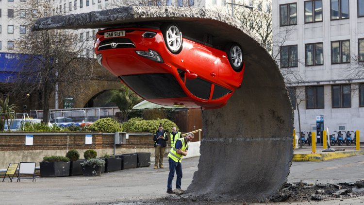 Gravity-Defying Vauxhall Sculpture Goes up in London