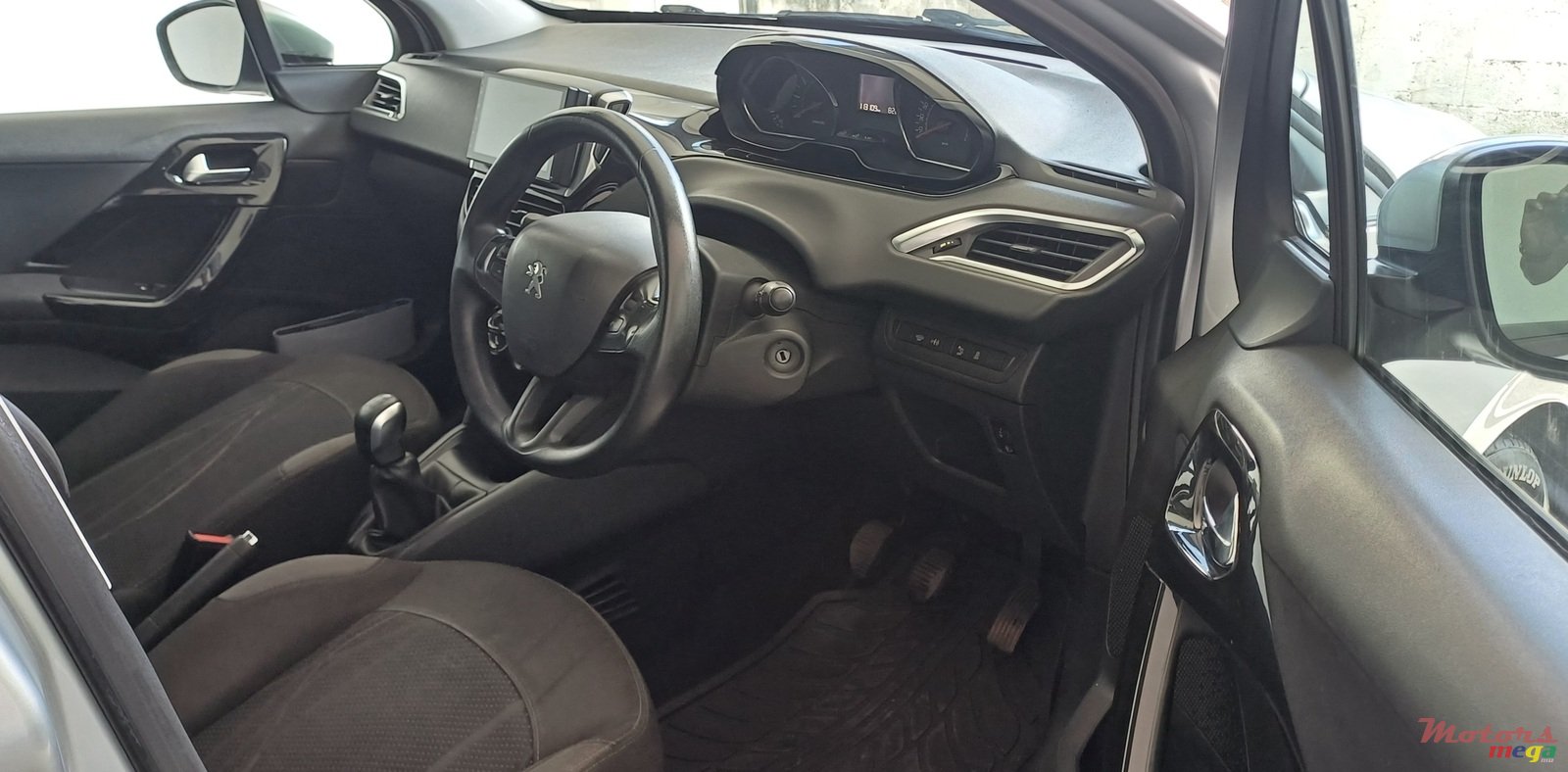 2013' Peugeot 208 photo #5