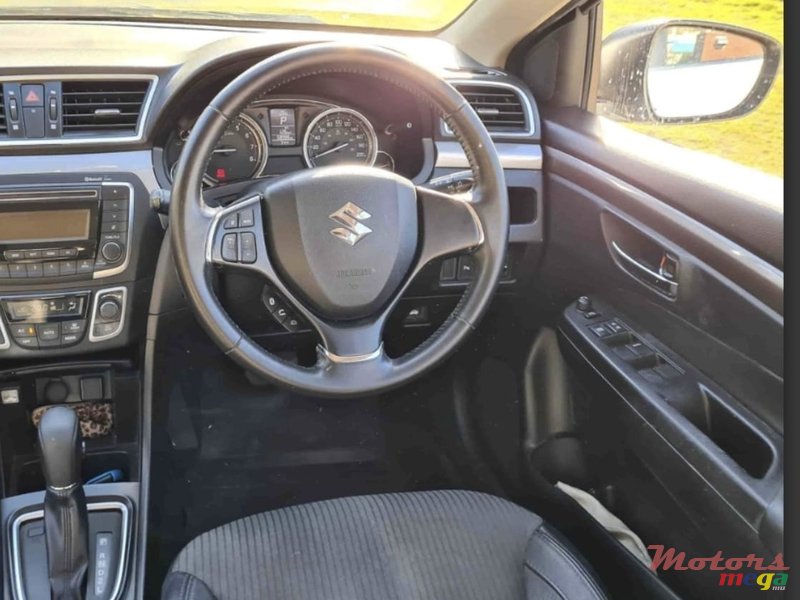 2015' Suzuki Ciaz GLX 1.4 cm3 photo #3