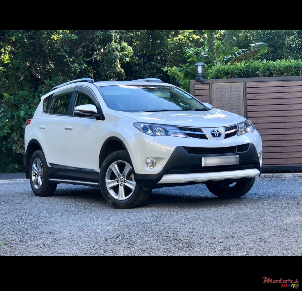 2015' Toyota RAV4 photo #1