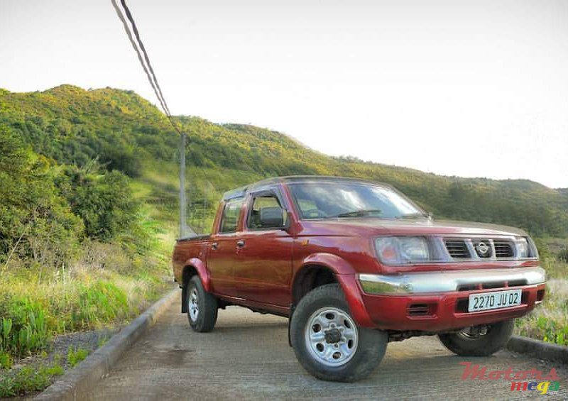 2002' Nissan Hardbody photo #2