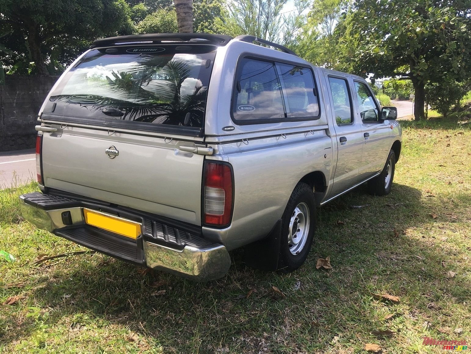 2011' Nissan Navara JAPAN photo #3