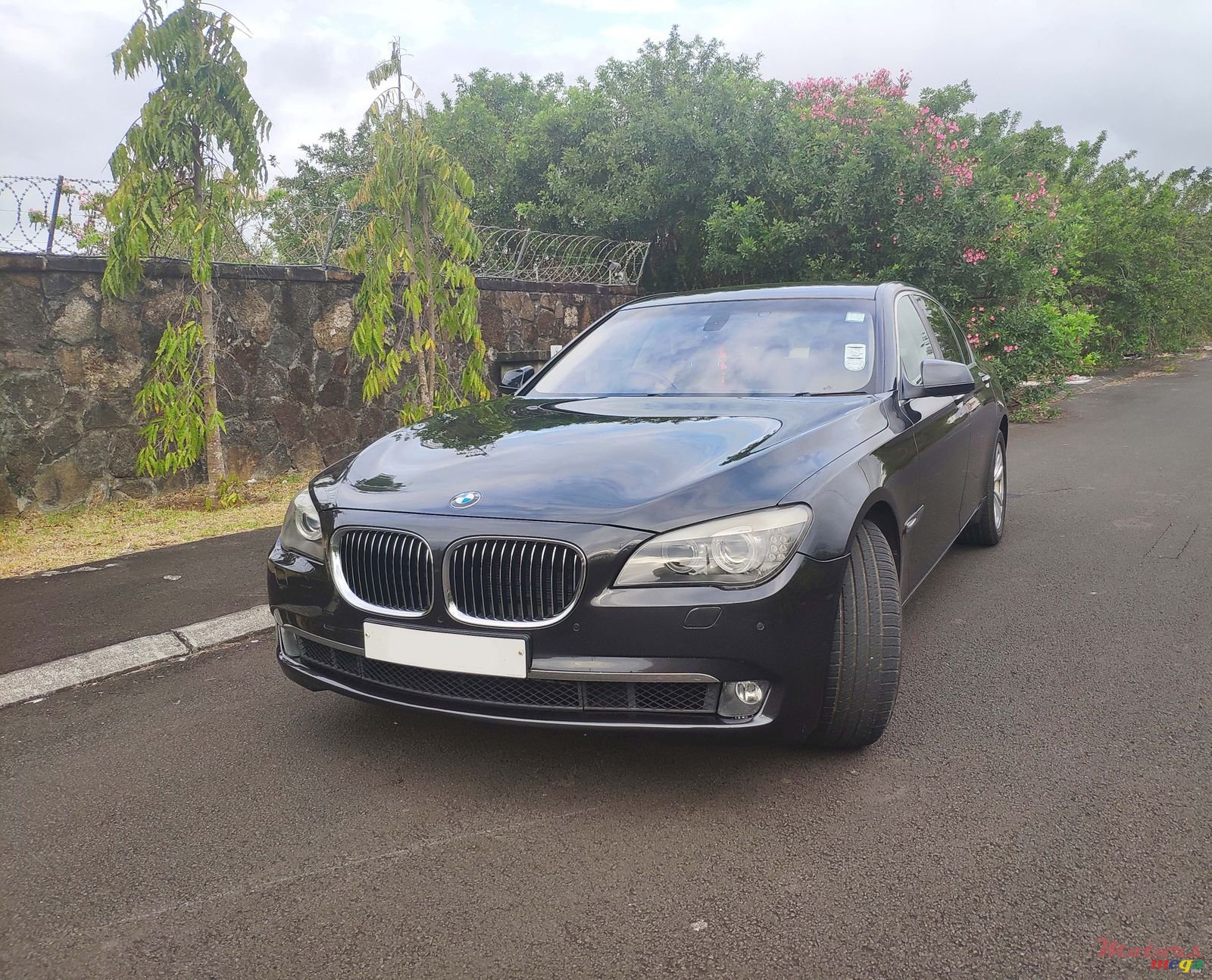 2009' BMW 7 Series photo #2