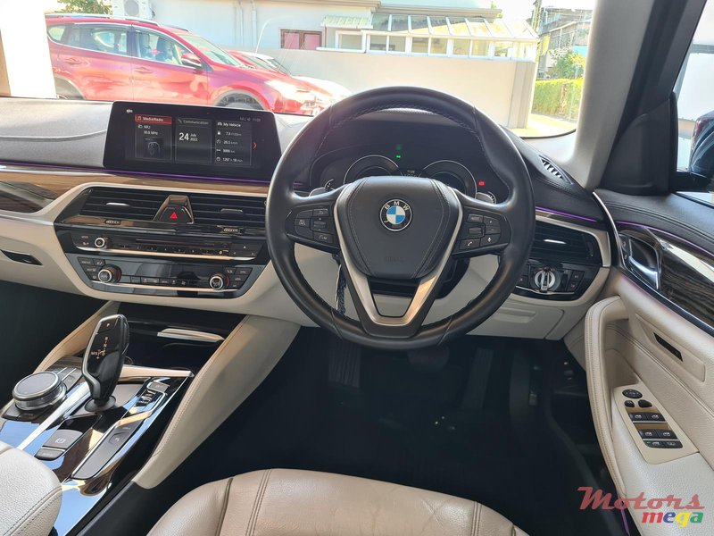 2019' BMW 530e I PERFORMANCE photo #6