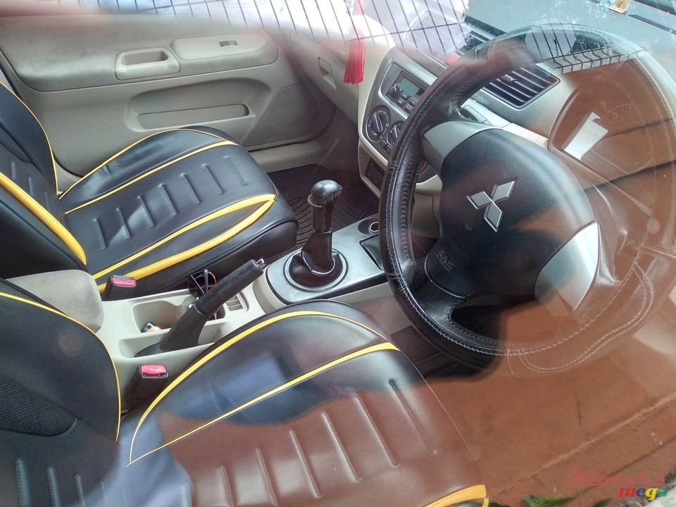 2011' Mitsubishi Lancer none photo #1