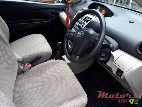 2008' Toyota Yaris photo #5