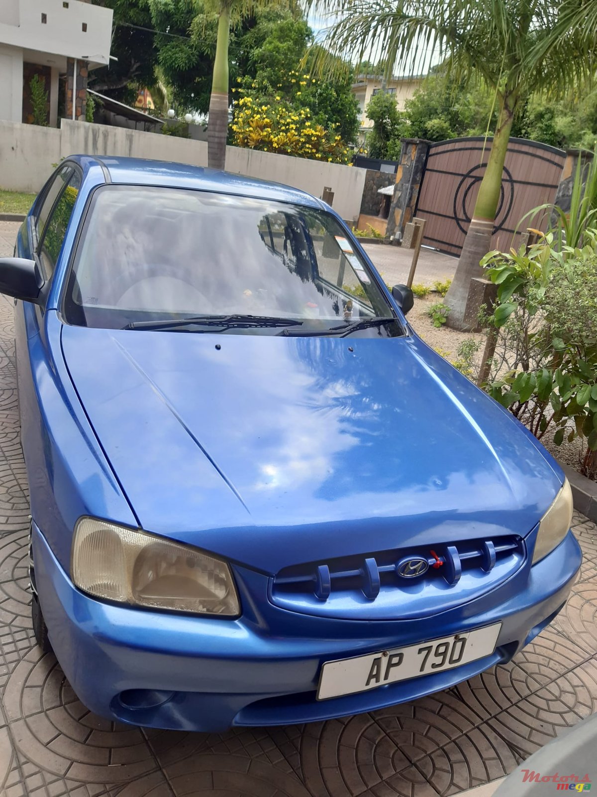 2000' Hyundai Accent photo #1