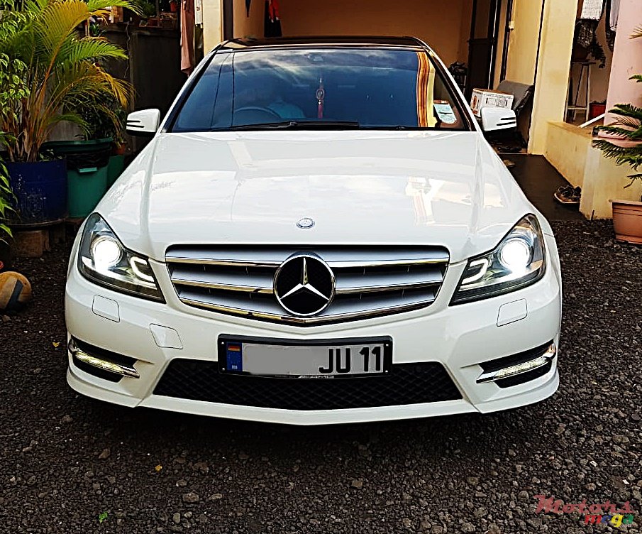 2011' Mercedes-Benz C-Class C180 AMG photo #1