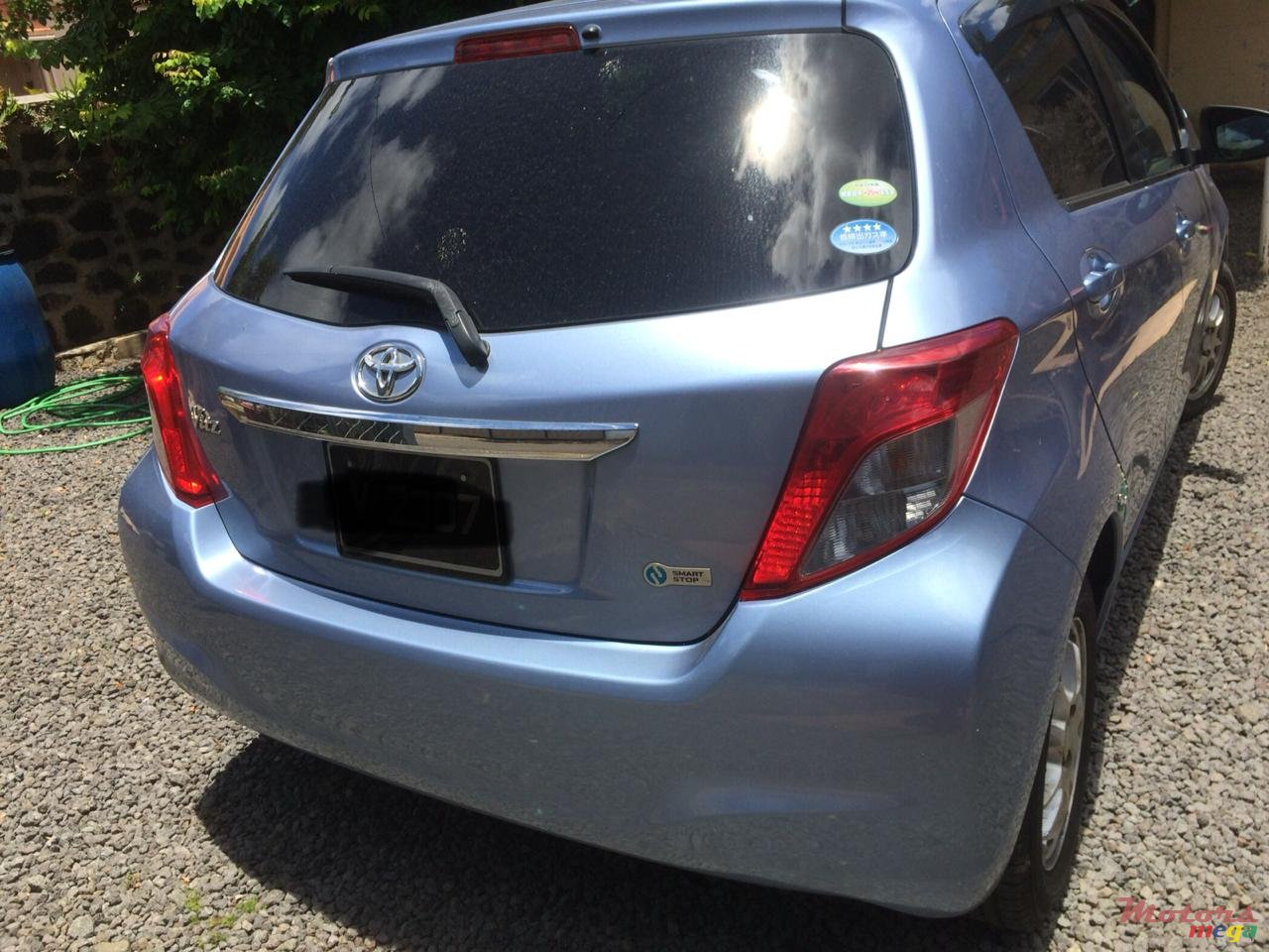 2011' Toyota Vitz photo #2