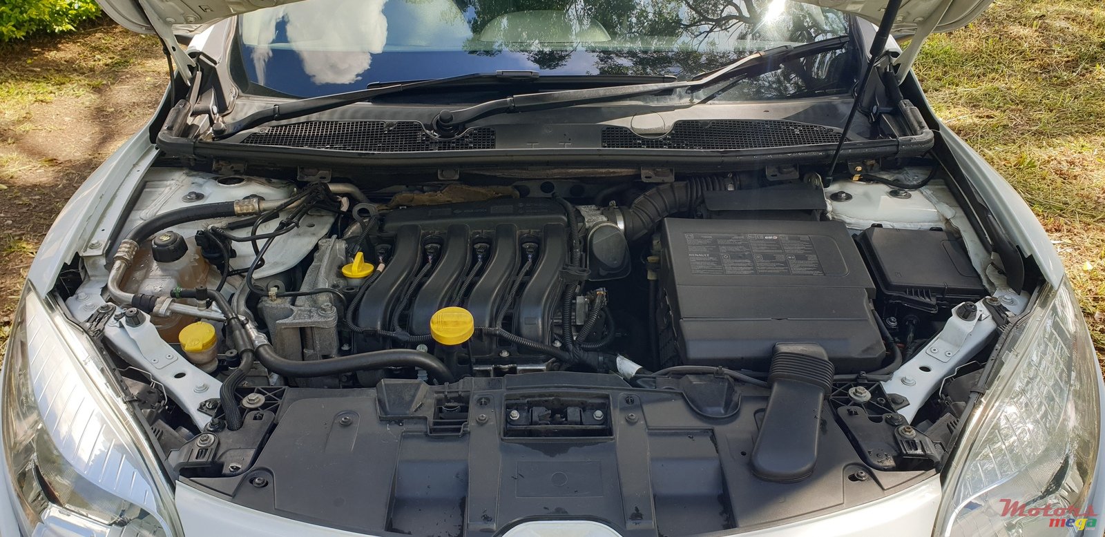 2012' Renault Megane photo #5