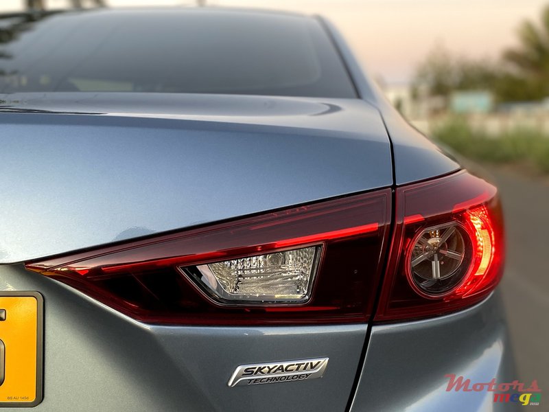 2015' Mazda 3 Skyactive photo #2