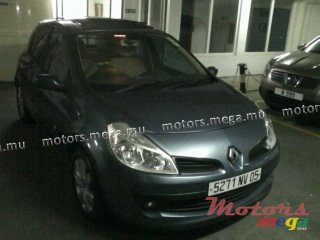 2005' Renault Clio Clio 3 1.6 photo #1