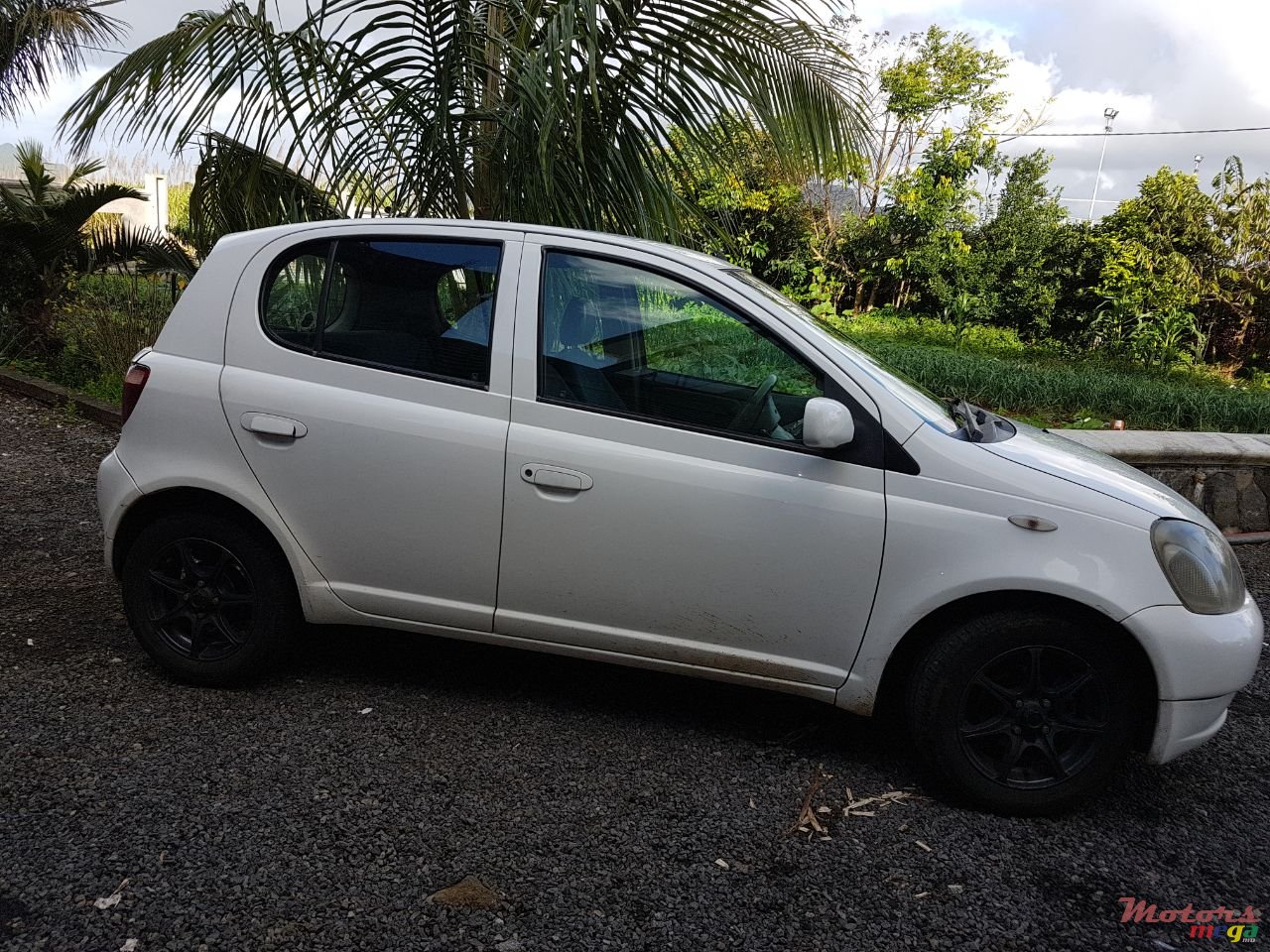 2000' Toyota Vitz photo #1