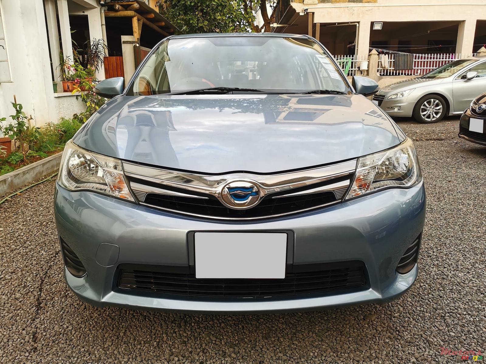 2014' Toyota Fielder Hybrid photo #1