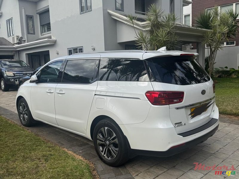 2019' Kia Carnival photo #2