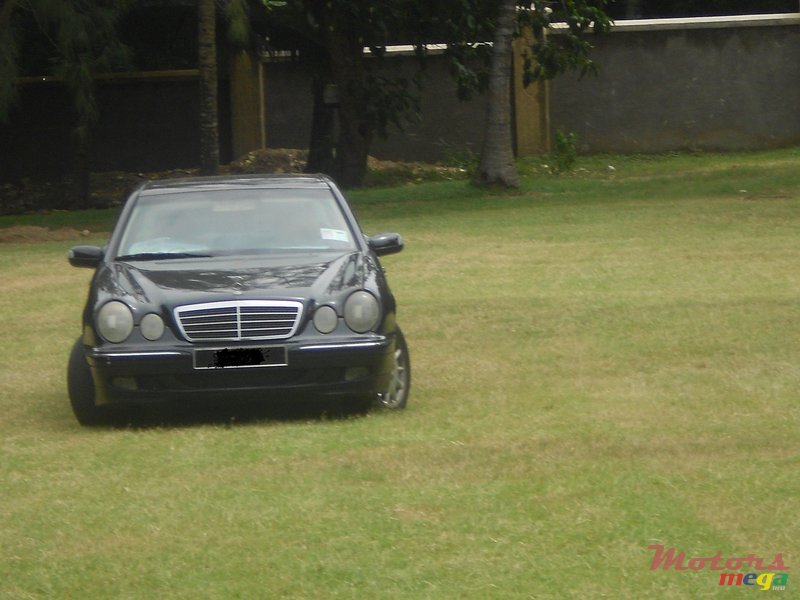 2000' Mercedes-Benz 200E photo #2