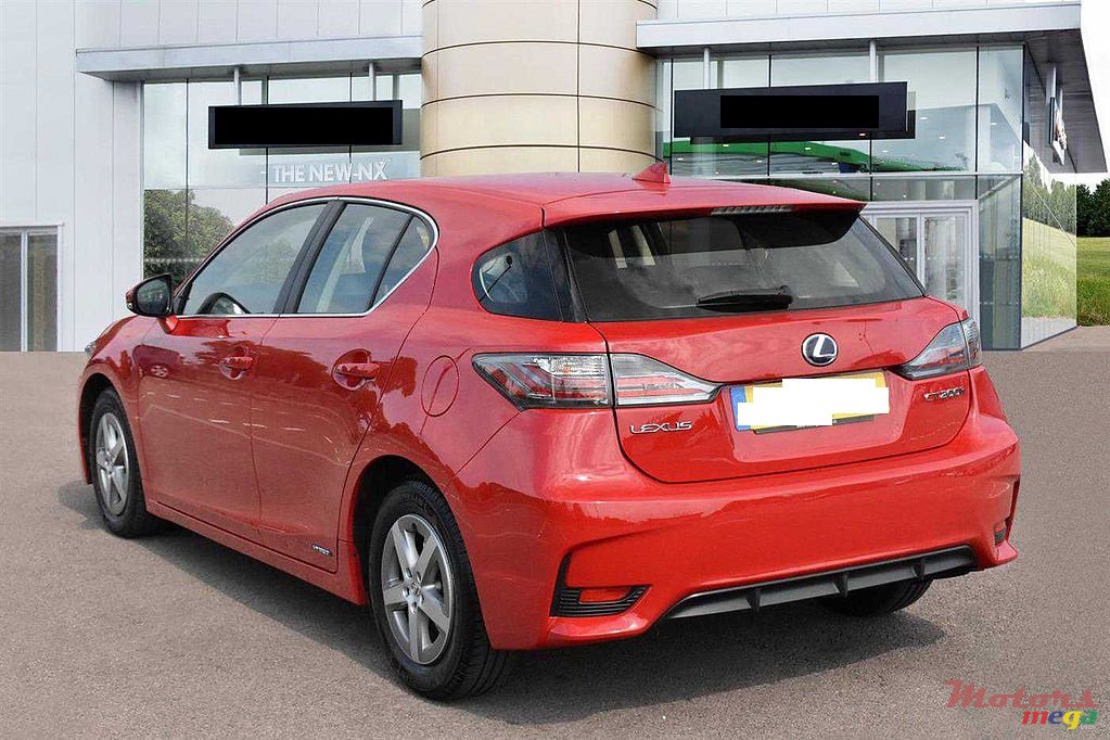 2017' Lexus CT photo #2