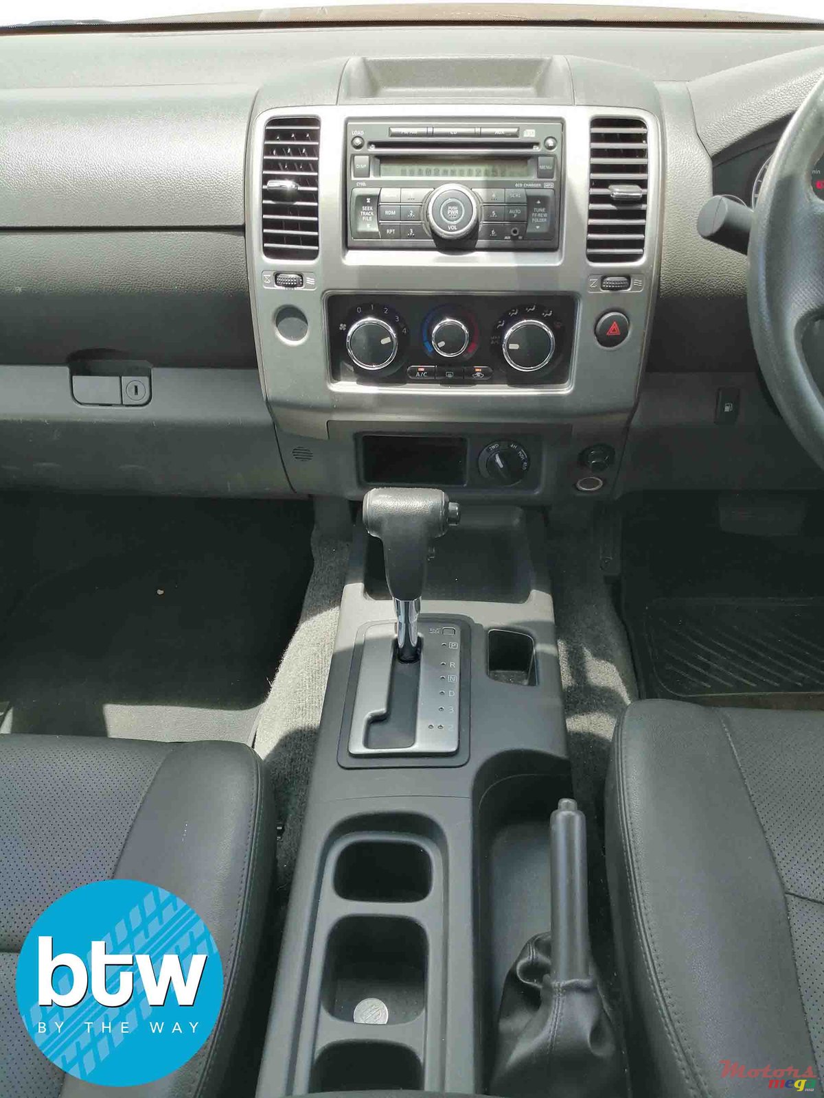 2017' Nissan Navara photo #6