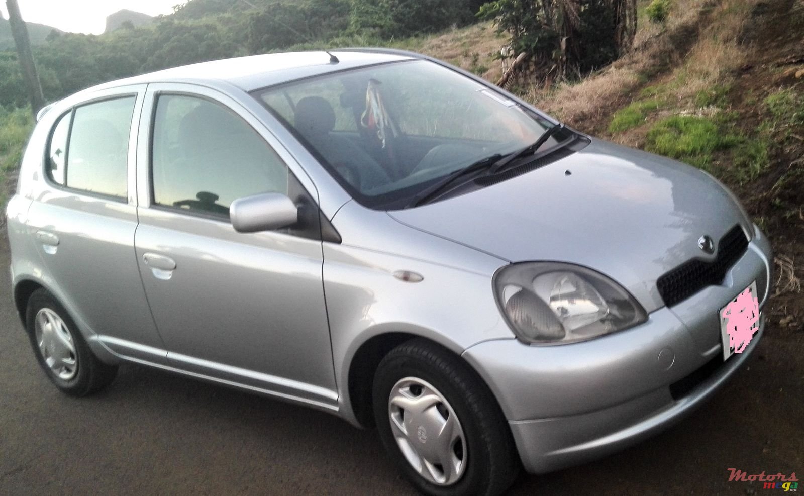 2000' Toyota Vitz photo #1