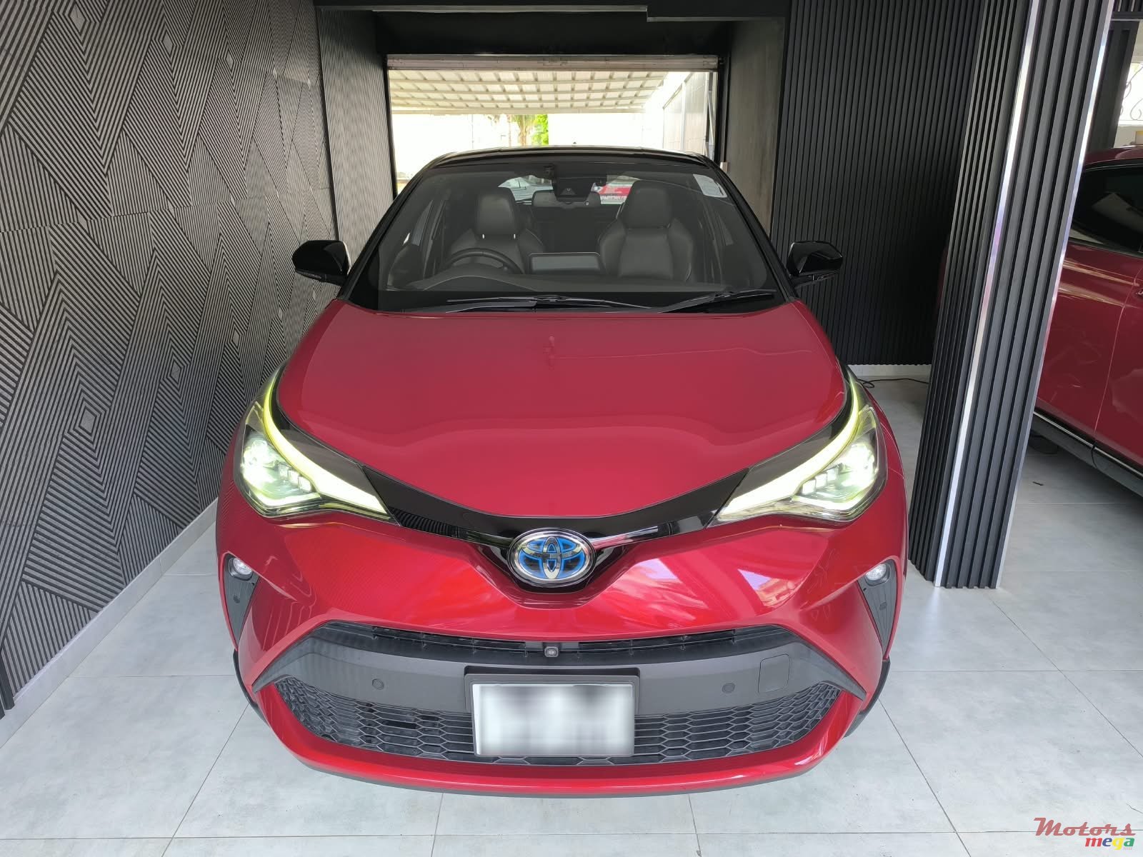 2020' Toyota C-HR photo #2
