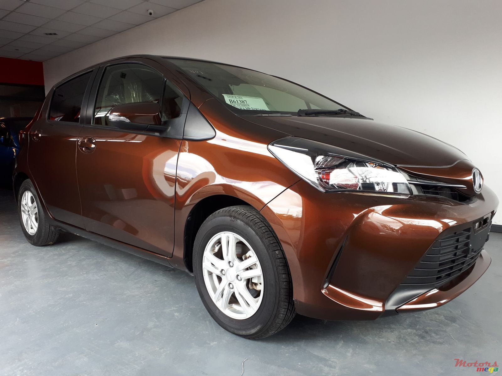 2014' Toyota Vitz photo #1