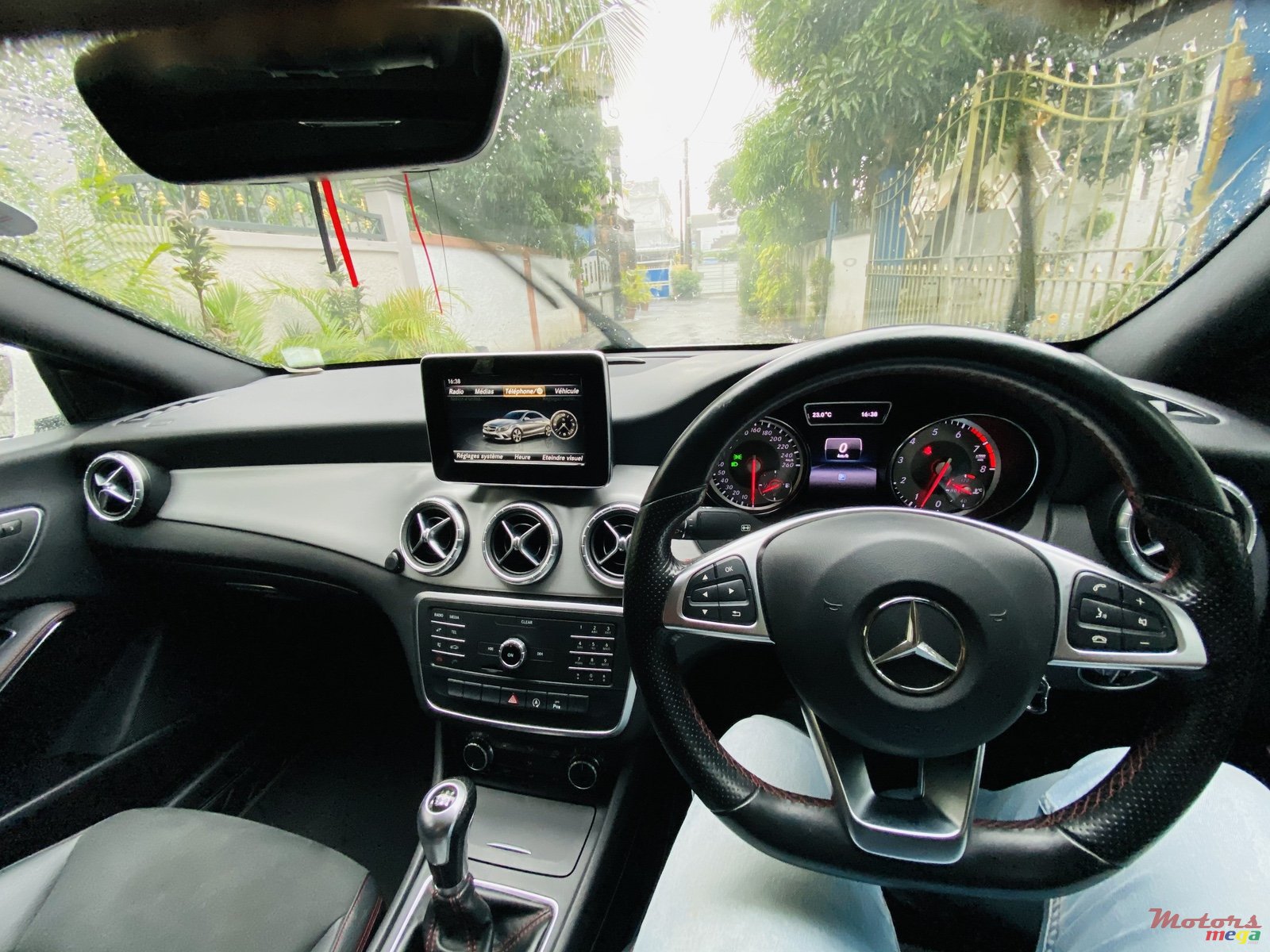 2015' Mercedes-Benz CLA 200 photo #5