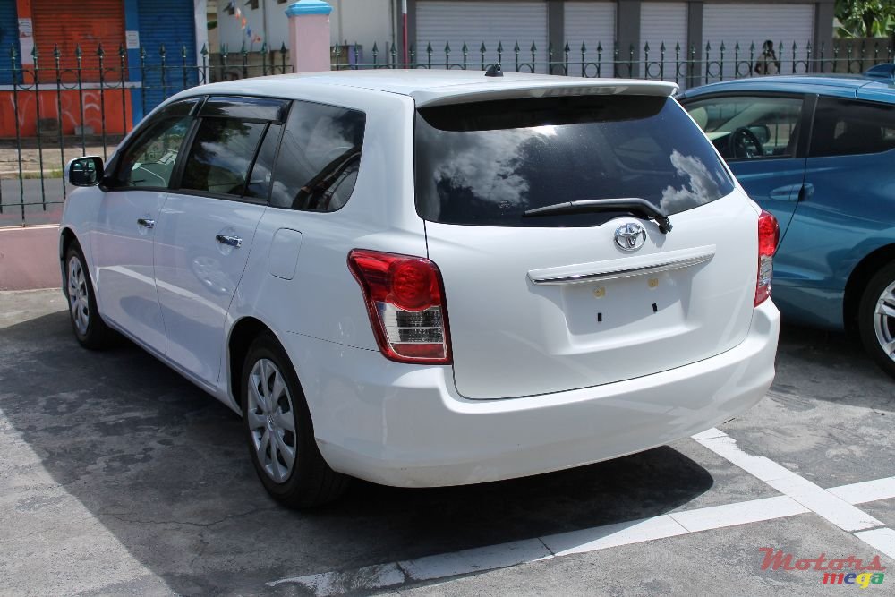 2011' Toyota Corolla photo #2