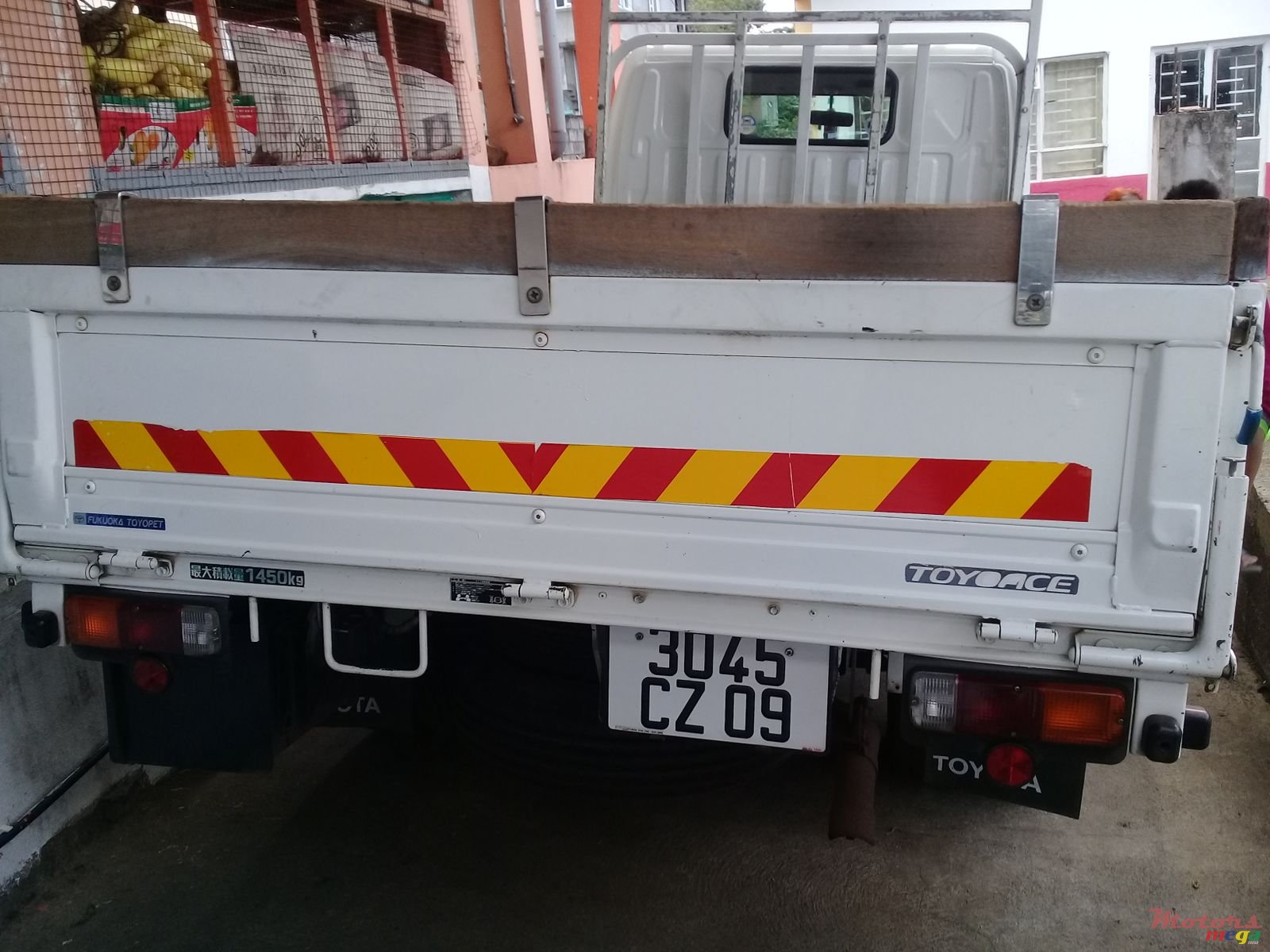 2009' Toyota HiAce photo #7