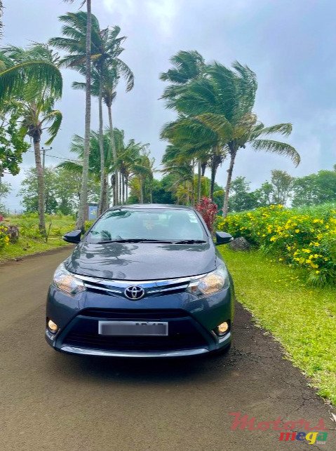 2017' Toyota Yaris photo #4