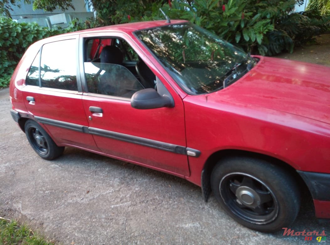 2001' Citroen Saxo photo #3